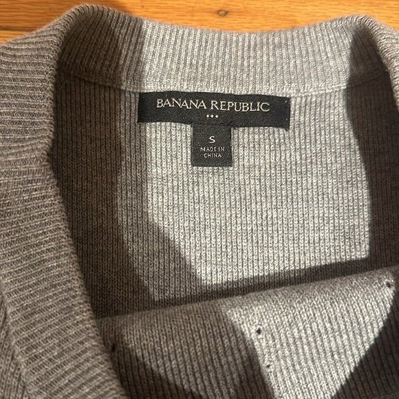 Banana Republic sleeveless knit sweater size S - Picture 2 of 3